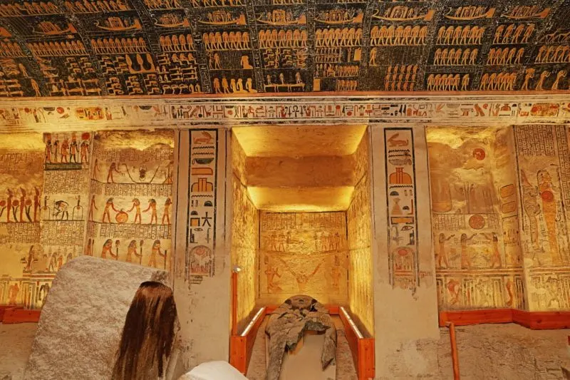 Discover the ancient tombs of the Valley of the Kings during your unforgettable Egypt & Jordan tours.